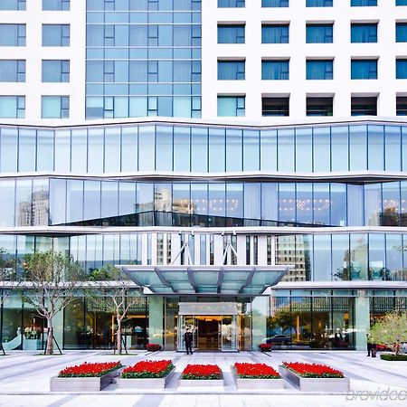 Millennium Hotel Taichung Extérieur photo The entrance of the hotel