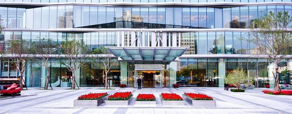 Millennium Hotel Taichung Extérieur photo The entrance of the hotel