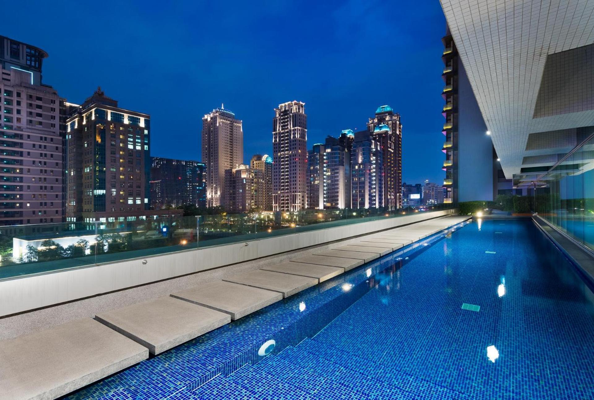 Millennium Hotel Taichung Extérieur photo View from the pool