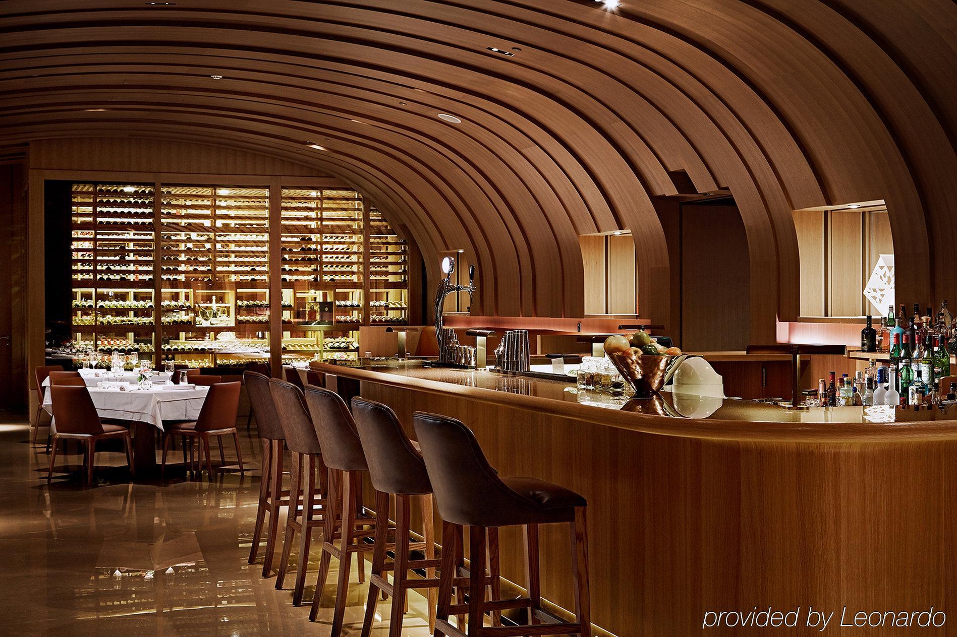 Millennium Hotel Taichung Extérieur photo The bar at the restaurant