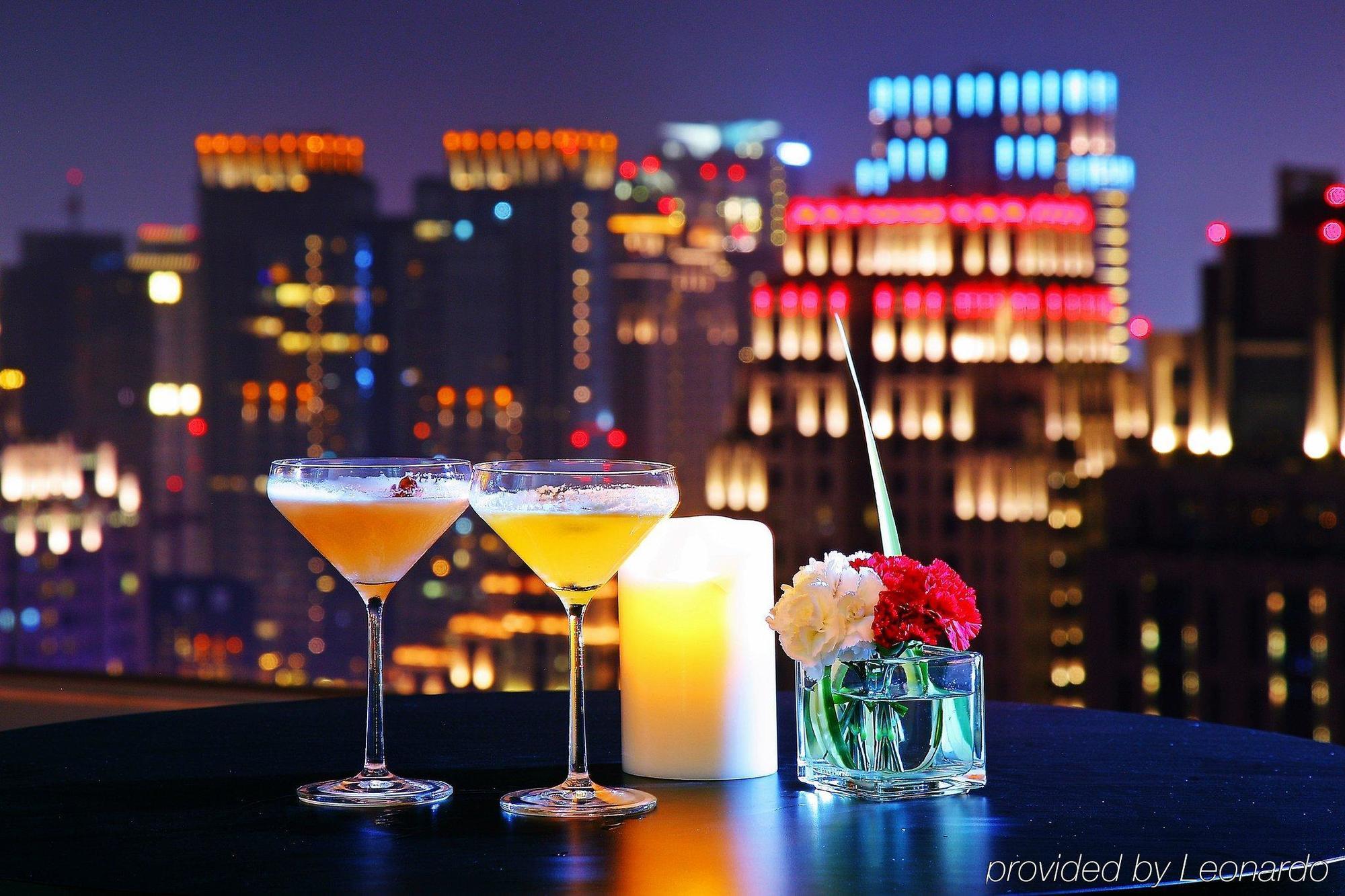 Millennium Hotel Taichung Extérieur photo The bar at the 101 Lounge