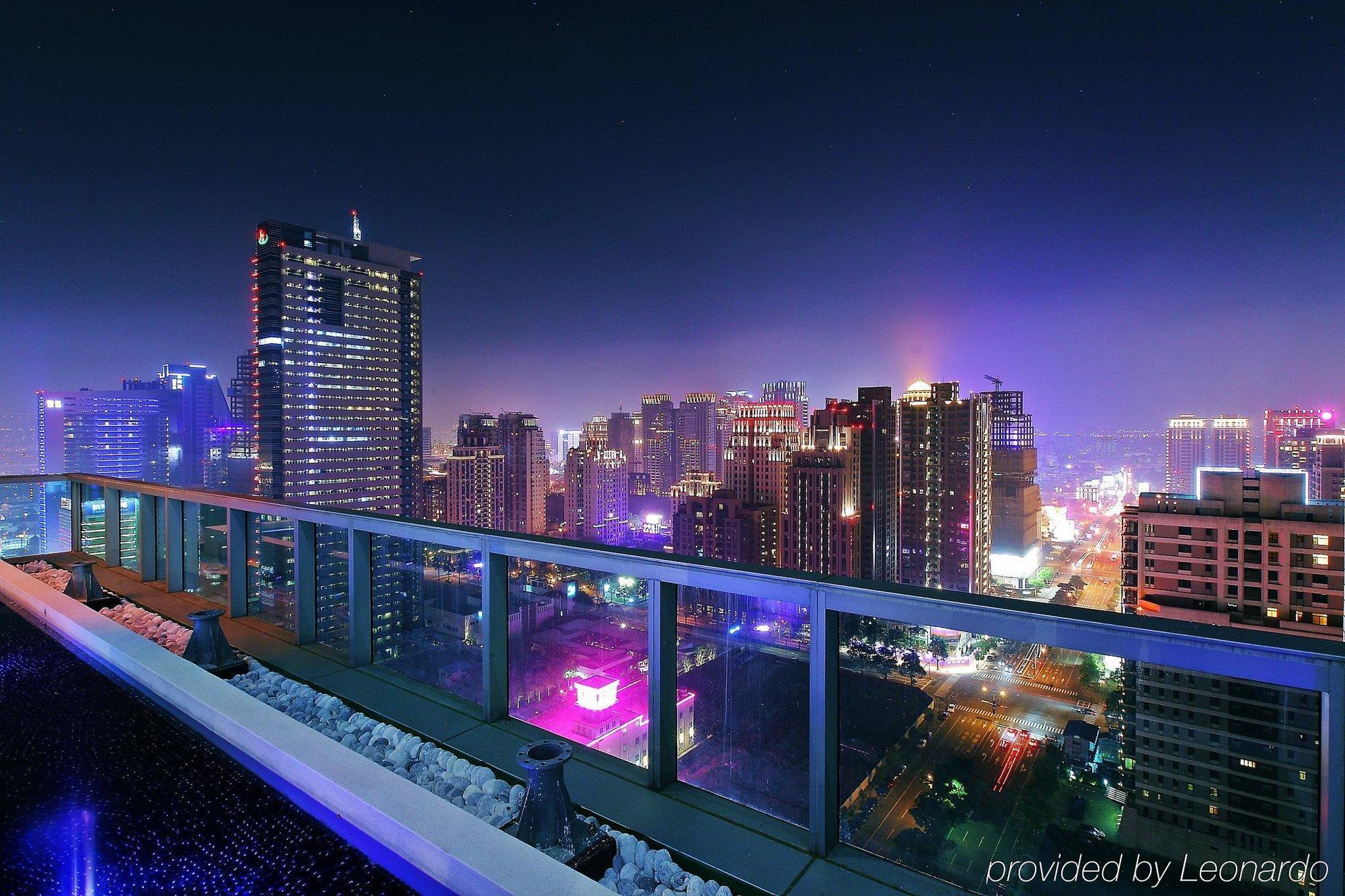 Millennium Hotel Taichung Extérieur photo Night view of the city