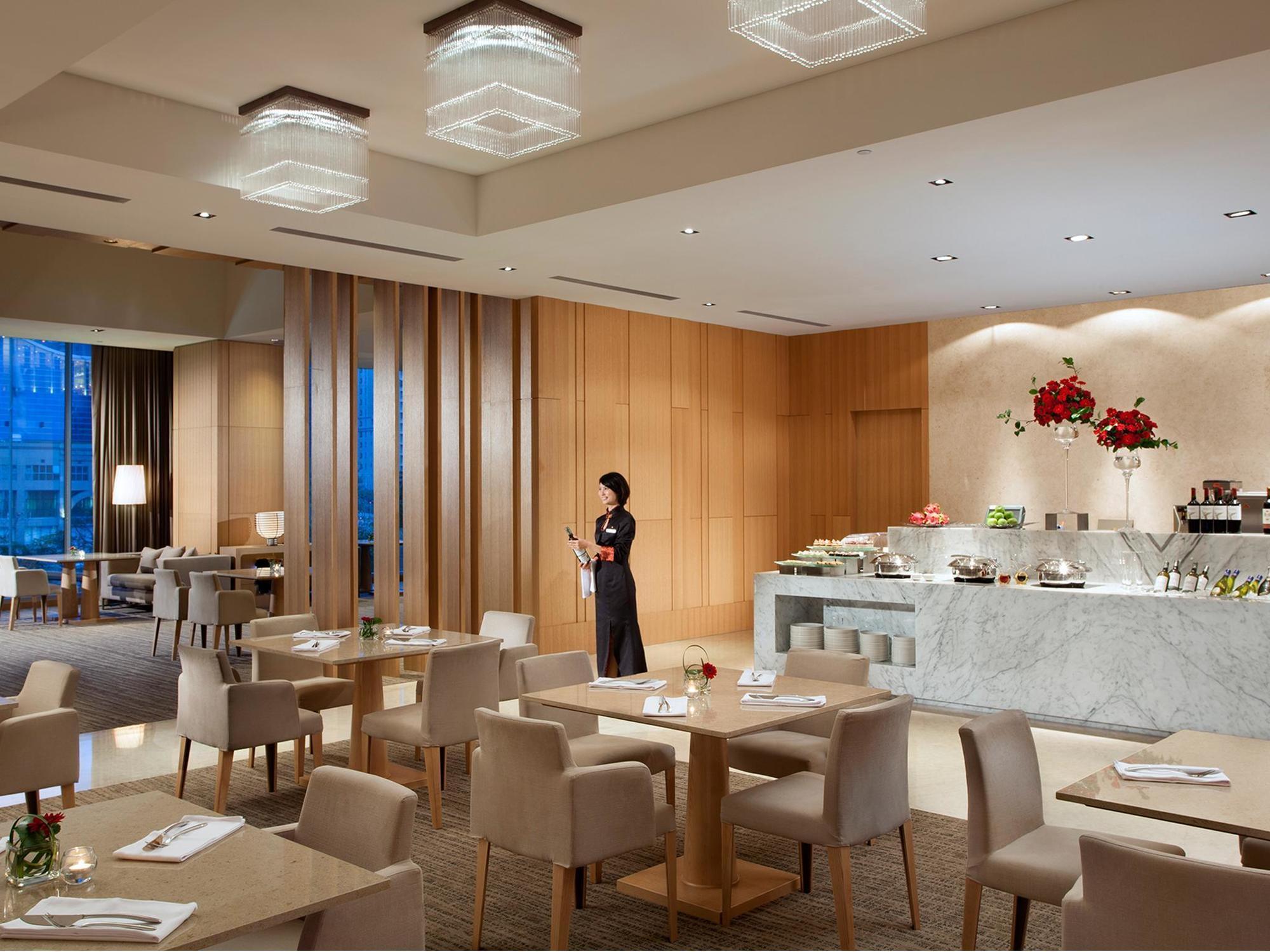 Millennium Hotel Taichung Extérieur photo The Lounge at the airport