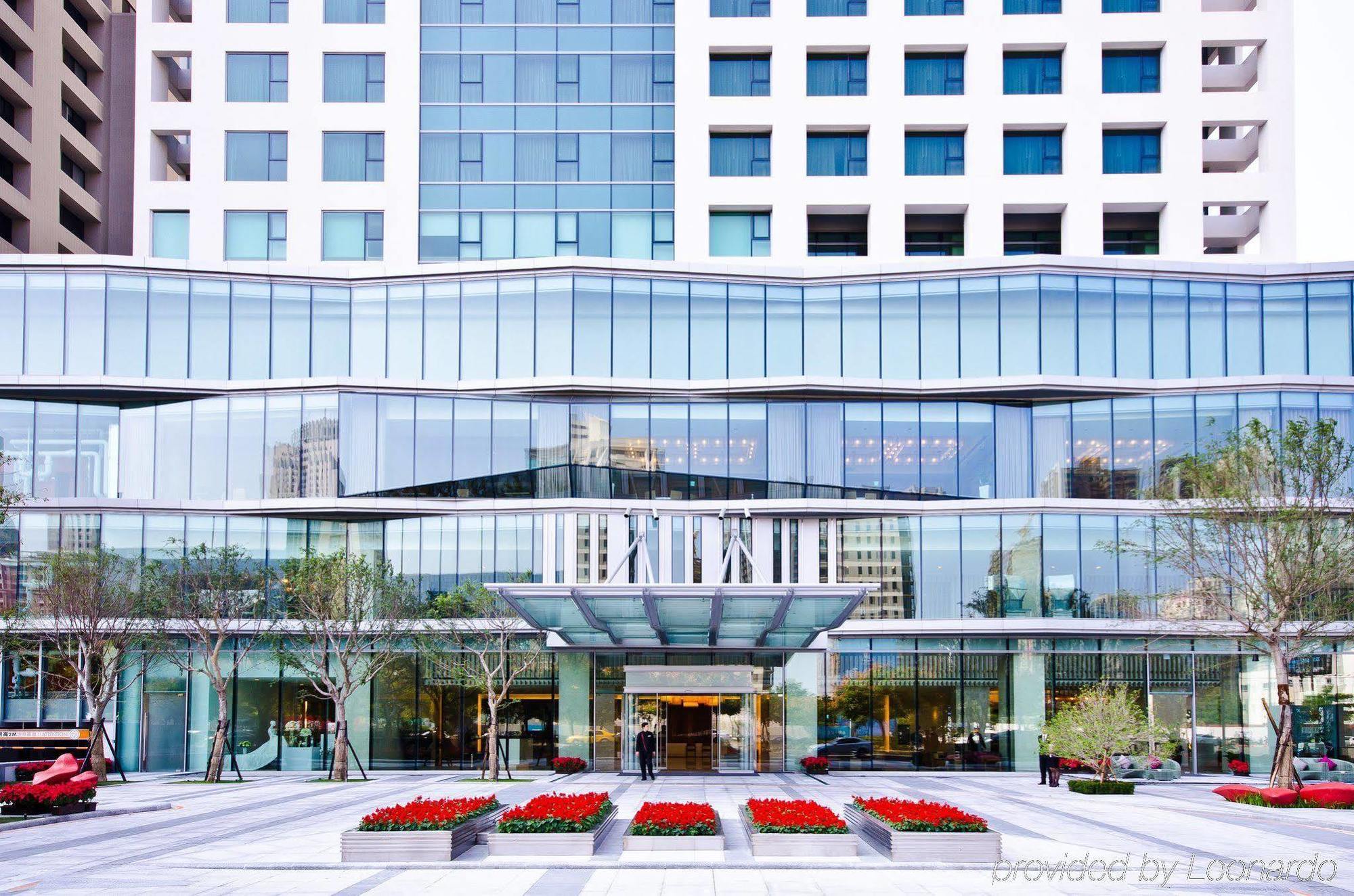 Millennium Hotel Taichung Extérieur photo The entrance of the hotel