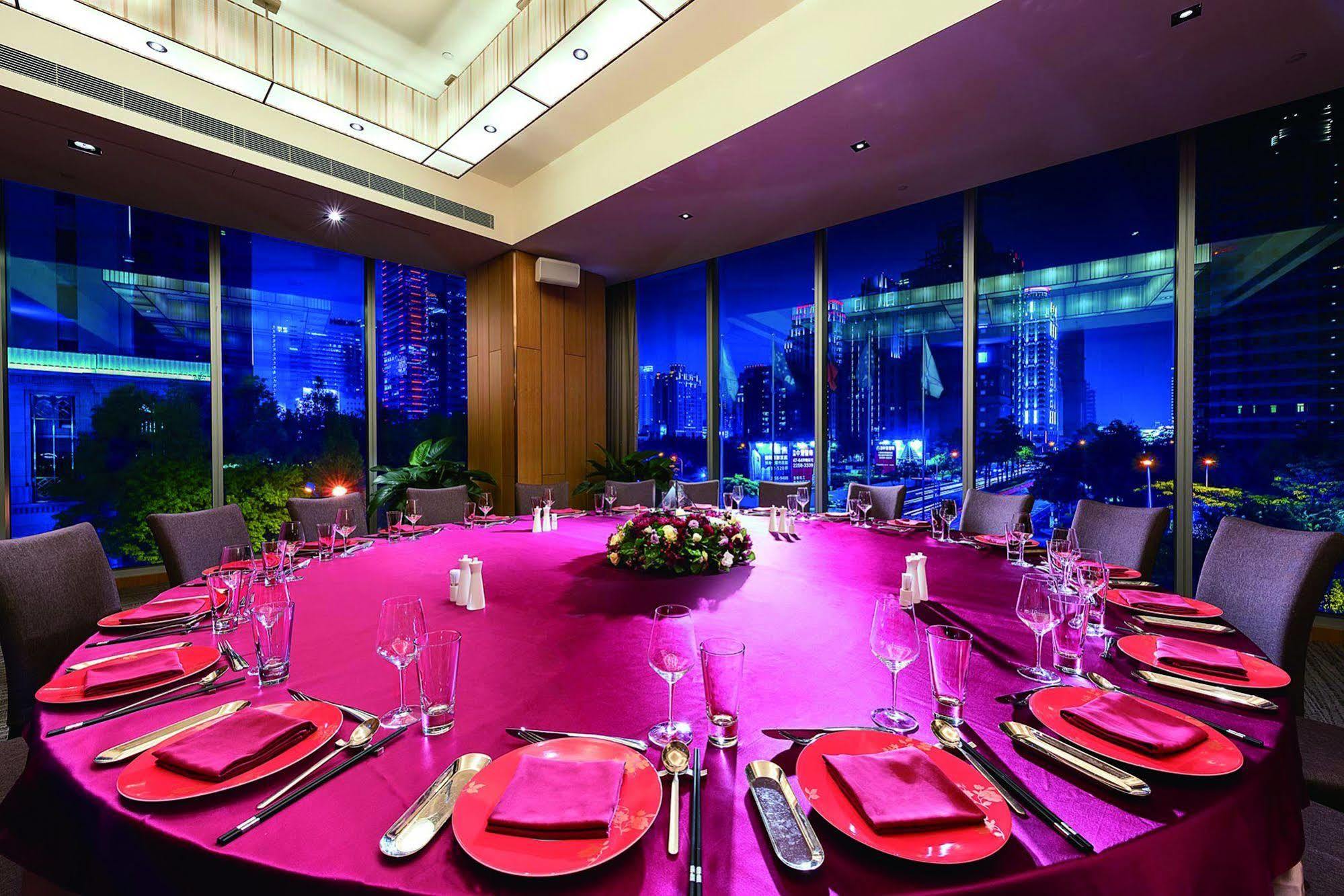 Millennium Hotel Taichung Extérieur photo The Club at Marina Bay Sands
